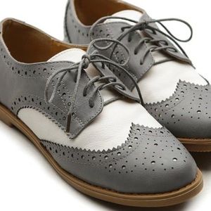Ollio Two tone wingtip lace up loafers/oxfords/saddle shoes in grey & white